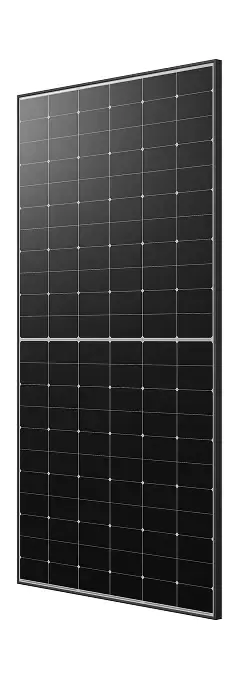 Paneles solares negros con marco blanco vistos desde perspectiva lateral
